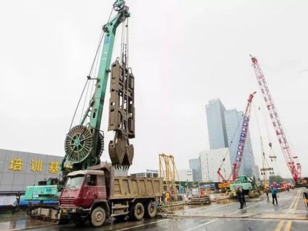 红谷滩新区吊车租赁_吊车出租吊车在使用时不能超载